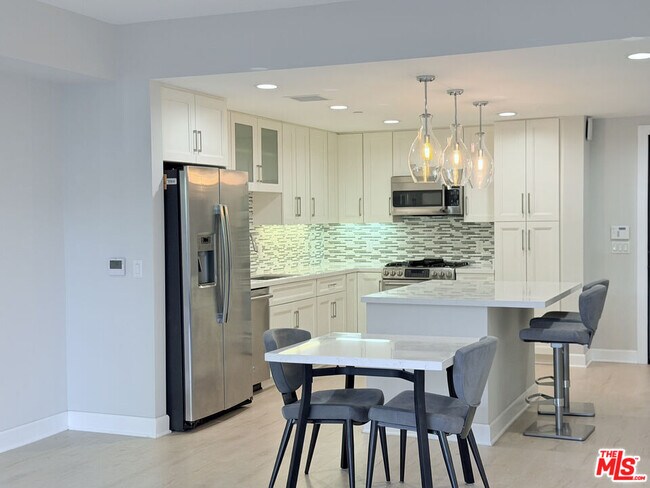 Building Photo - 5015 Balboa Blvd