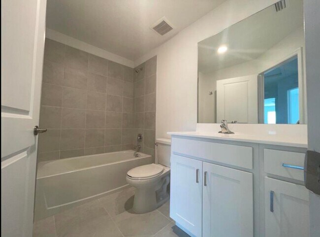 Building Photo - 6907 Broadwater Ln