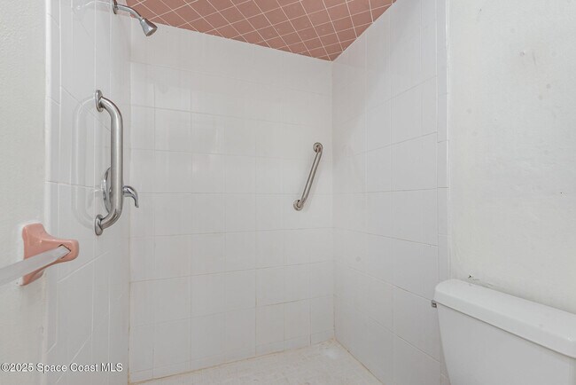 Building Photo - 261 Edgewater Ave SE