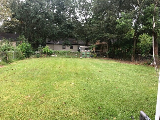 Building Photo - Great 2/1!