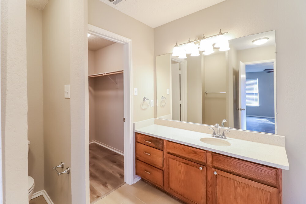 Building Photo - 8128 Twin Oaks Trail