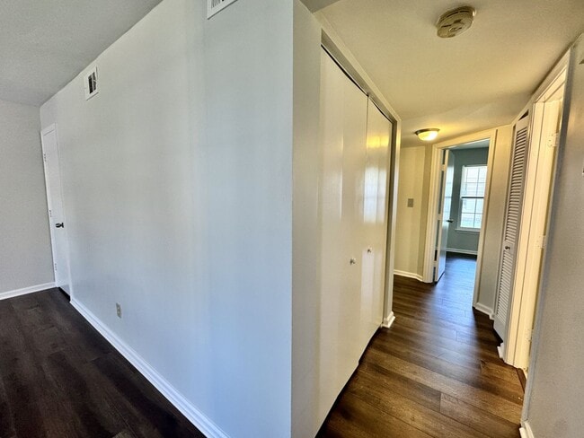 Building Photo - Updated & Ready 05-21-26! Dog Friendly Home w/Community Pool, Clubhouse, Tennis Courts & More!