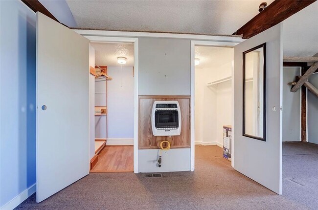 Building Photo - 958 Manitou Rd