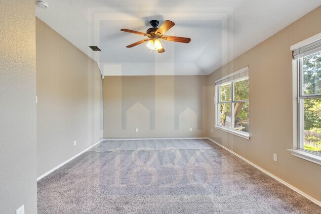 Building Photo - 2104 Grove Dr