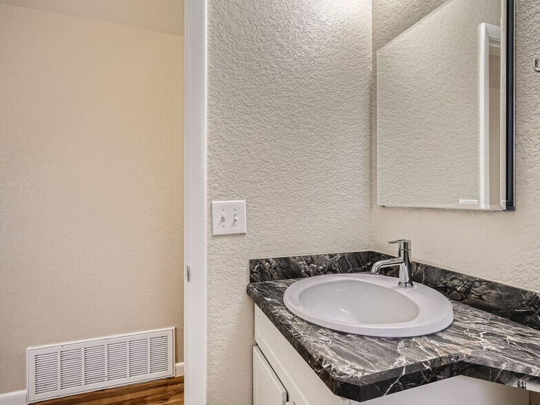 Building Photo - 4216 Zuni St