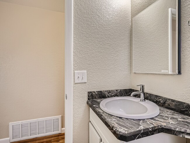 Building Photo - Cozy 3 Bed in the Highlands COMING SOON!!!!