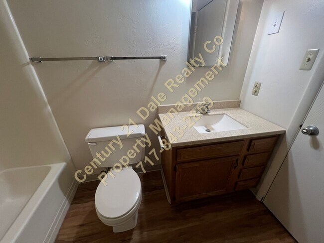 Building Photo - 2 Bedroom Townhouse in West York