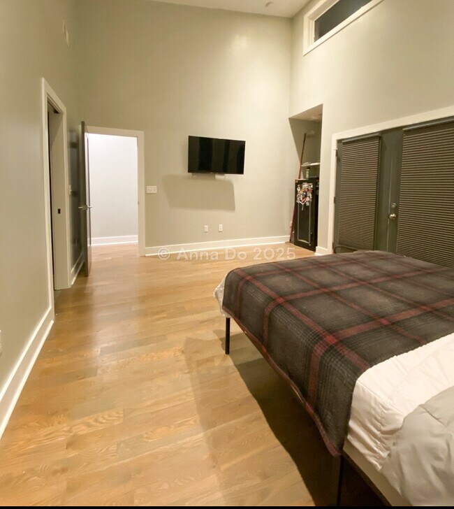 Building Photo - 809 21st Ave N