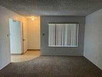 Building Photo - Available NOW! Cute Duplex in North Highla...