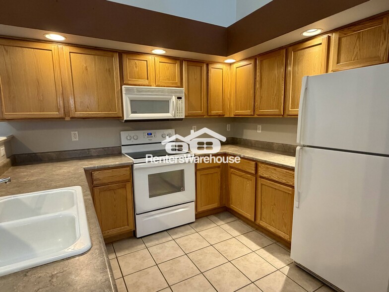 Building Photo - 308 Lucca Dr