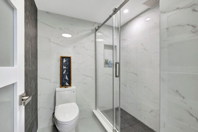 Building Photo - 7898 Eastlake Dr