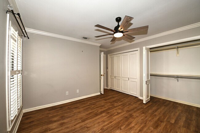 Building Photo - ALAMO HEIGHTS SCHOOL DISTRICT CONDO