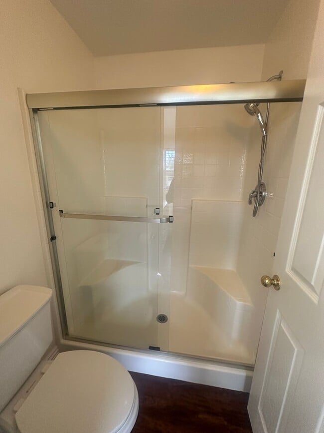 Building Photo - Great Townhome in Henderson Gated Community