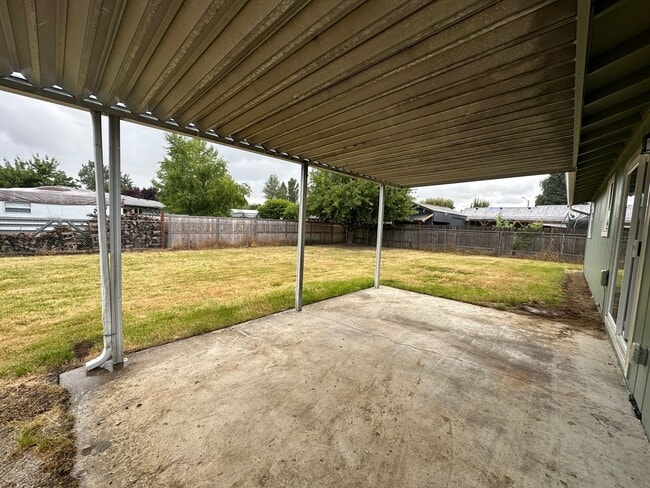 Building Photo - *COMING SOON* 3 Bedroom 1 Bath Single Fami...