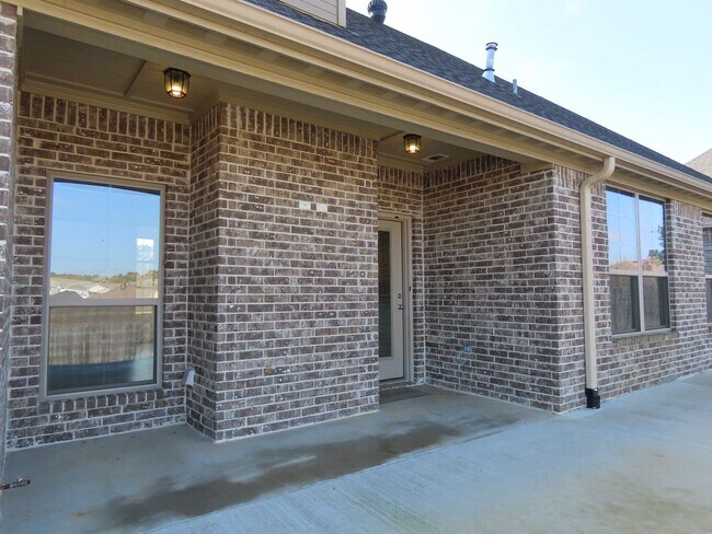 Building Photo - Gorgeous 3 Bedroom, 2 Bath Home in South Tyler! Tyler ISD: Jack Elementary