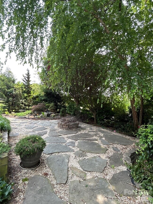 Building Photo - 4406 Overbecks Ln