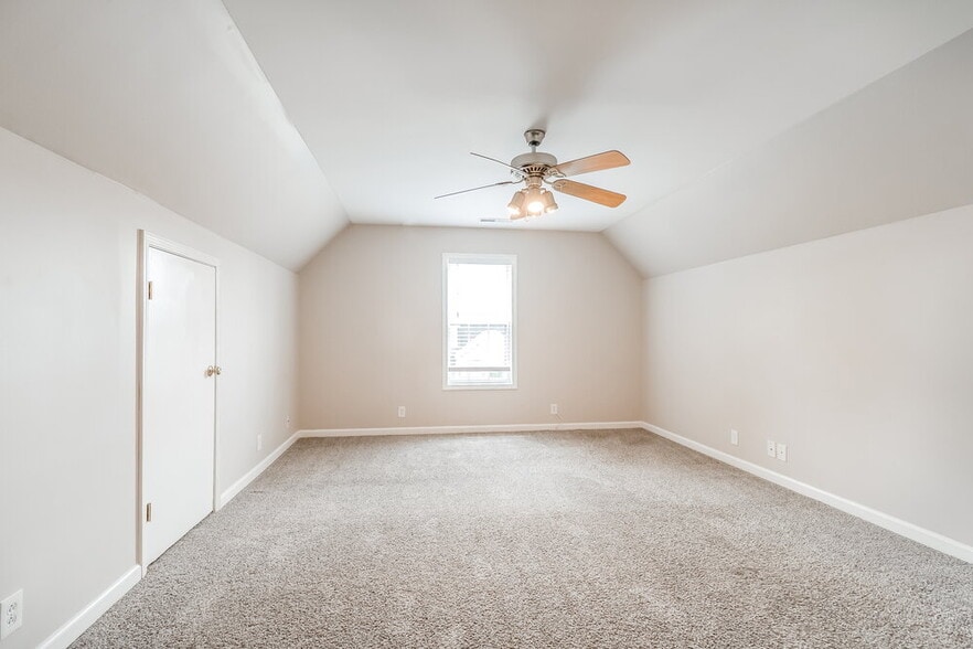Building Photo - 2137 Aberdeen Cir