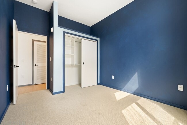 Building Photo - 1st Floor modern condo in downtown Durham!