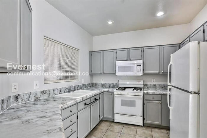 Building Photo - 1917 Cutlass Dr