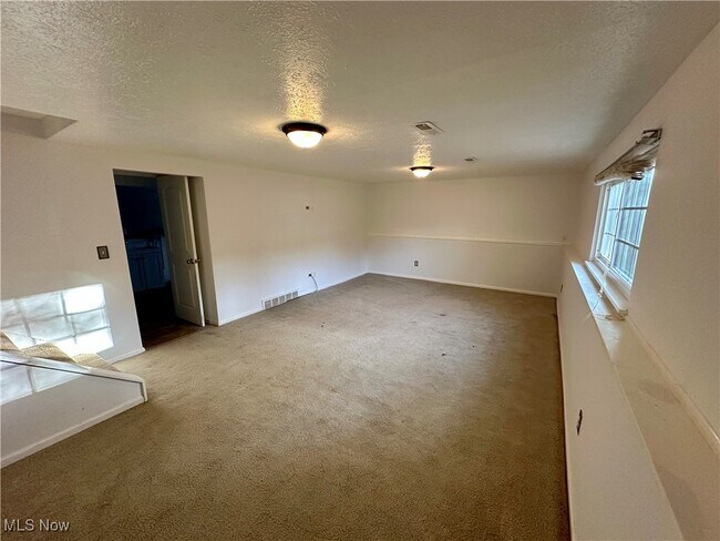 Building Photo - 6192 Jaycox Rd