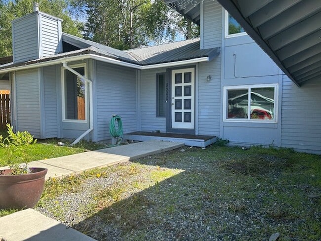 Building Photo - 2262 square foot 4/2.5/2 home