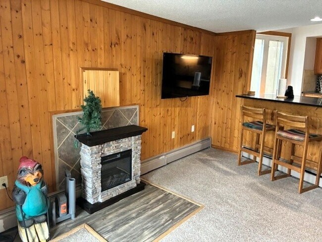Building Photo - 1075 Ski Hill Rd