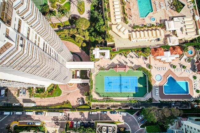 Building Photo - 20185 E Country Club Dr