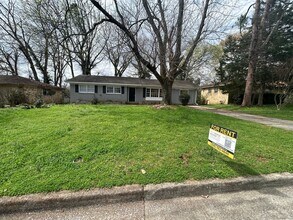 Building Photo - 3bedroom 2 bath home with additional room!