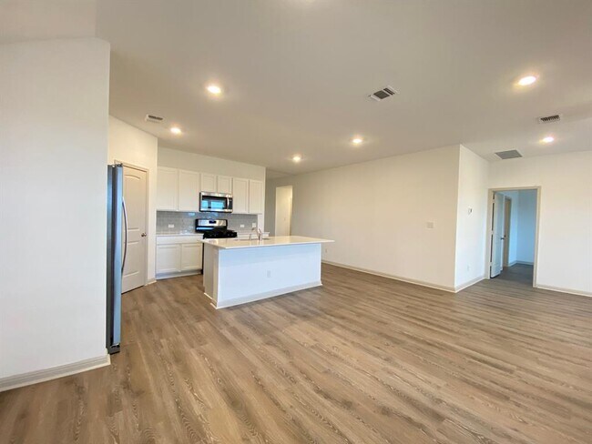 Building Photo - 123 Sweetwater Crk Ln
