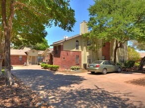 Building Photo - 9524 Woodvale Dr