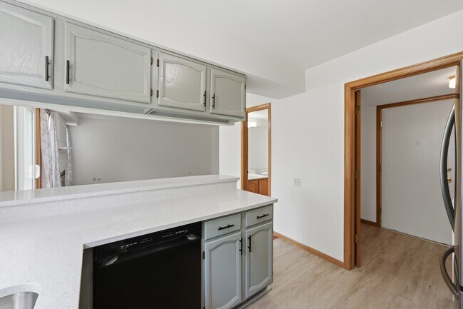 Building Photo - 1404 W Sapphire Dr