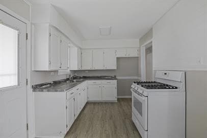 Building Photo - 208 D St