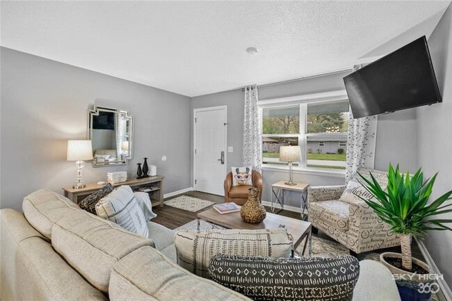 Building Photo - 110 SE 13th St