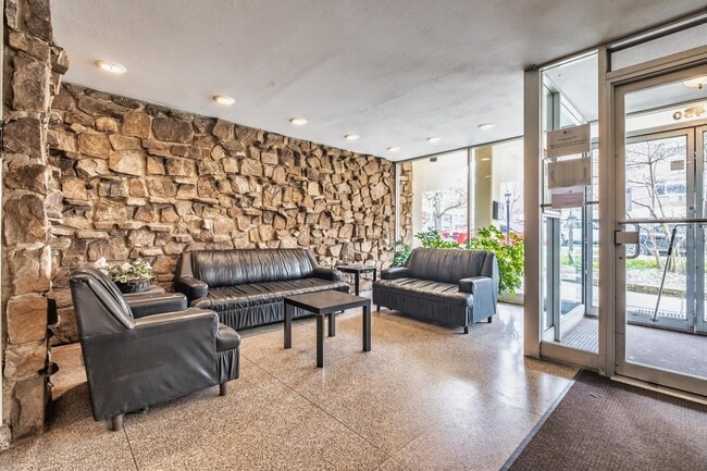 Building Photo - 5450 N Winthrop Ave