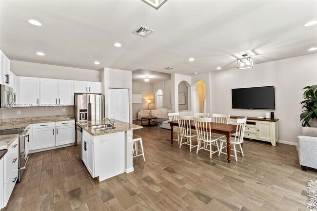 Building Photo - 25021 SW 118 Ct