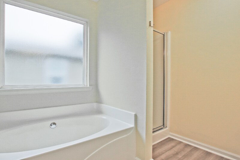 Building Photo - 462 Walnut Woods Dr