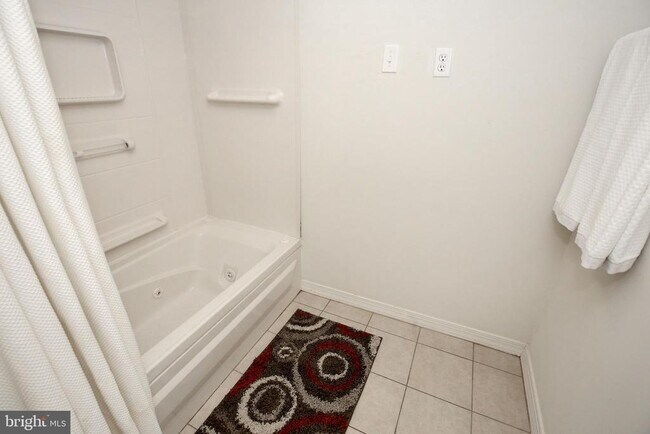 Building Photo - 8401 Beech Tree Rd