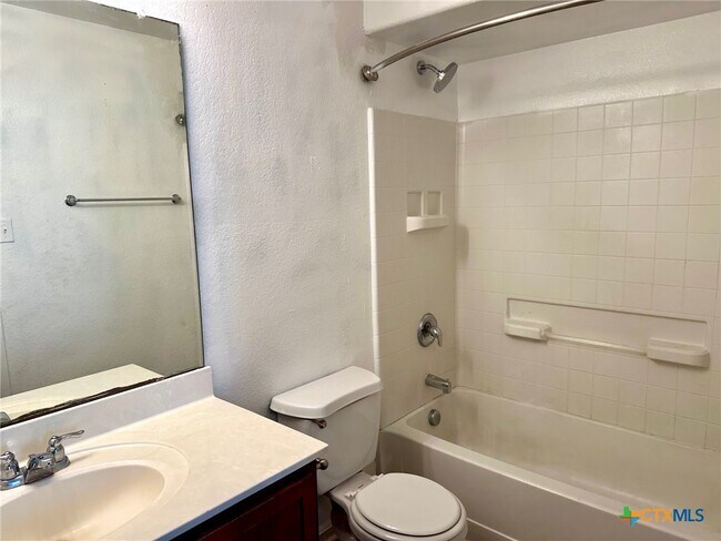 Building Photo - 135 Rush Haven