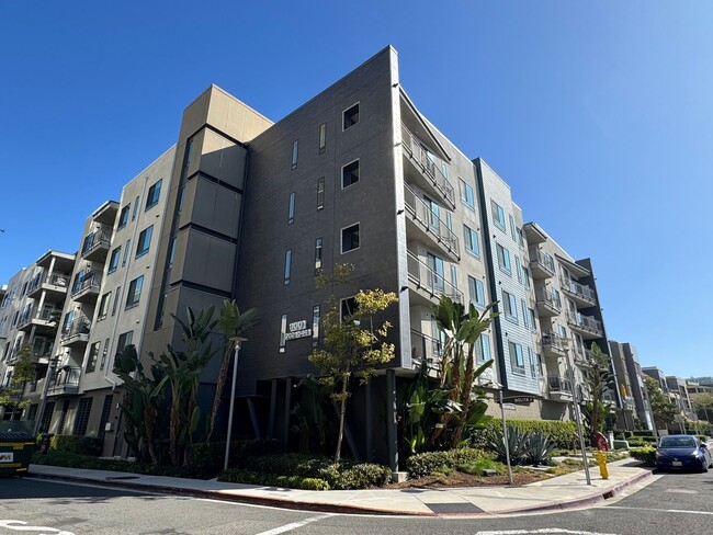 Building Photo - Stunning 2Bd/2Ba Condo in Heart of Irvine! **$500 Off First Months Rent!**