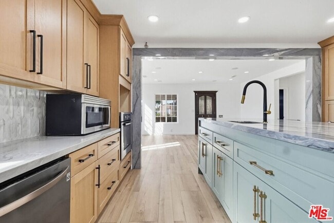 Building Photo - 2200 Easy Ave