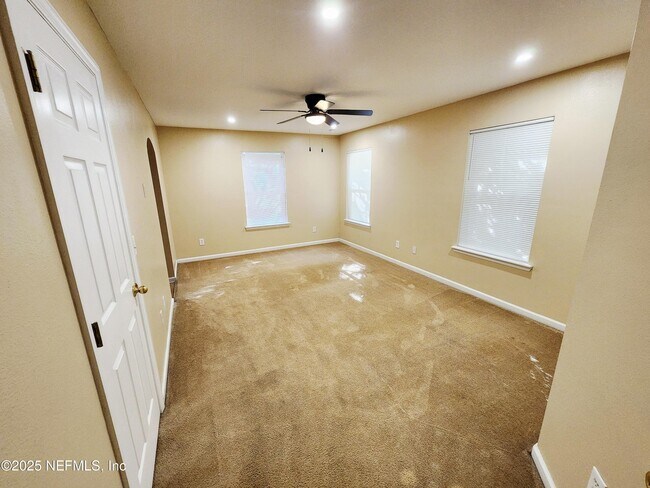 Building Photo - 6844 Misty View Dr