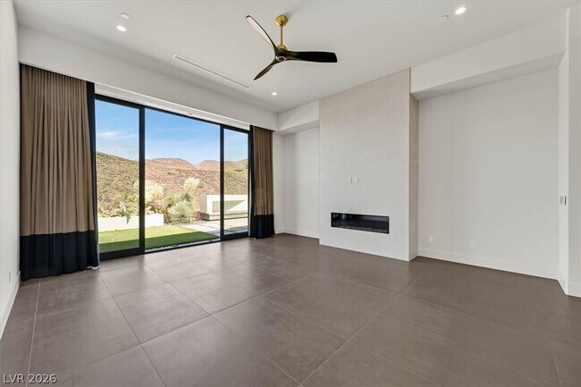 Building Photo - 692 Scenic Cliff Dr