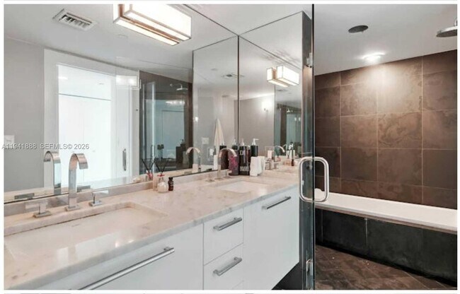 Building Photo - 900 Biscayne Blvd