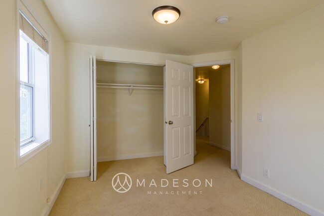 Building Photo - One Month Free Rent! Spacious Magnolia 3 B...