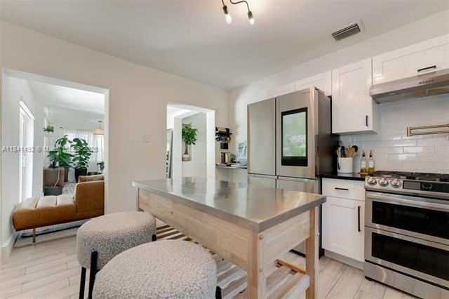 Building Photo - 1355 Biarritz Dr
