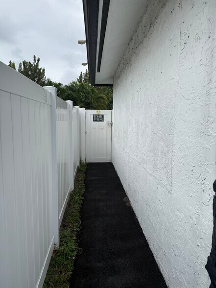 Building Photo - 36 SE 5th St