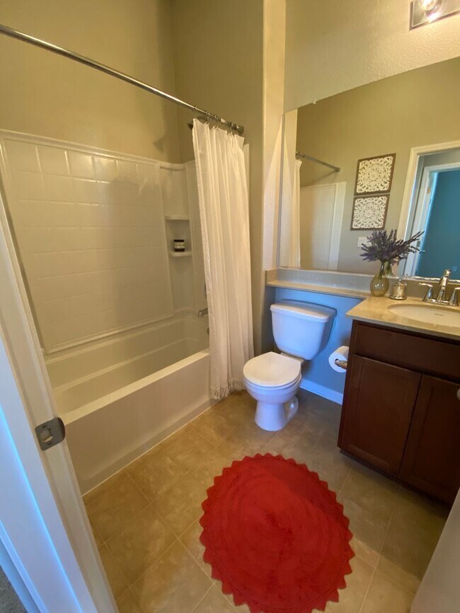 Building Photo - Contemporary 3 Bedroom Capital Village Townhome