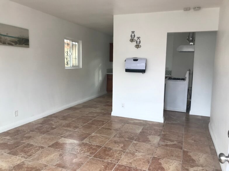 Building Photo - 1030 E 21st St