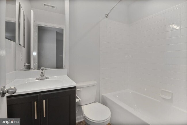 Building Photo - 331 Tumblers Wy