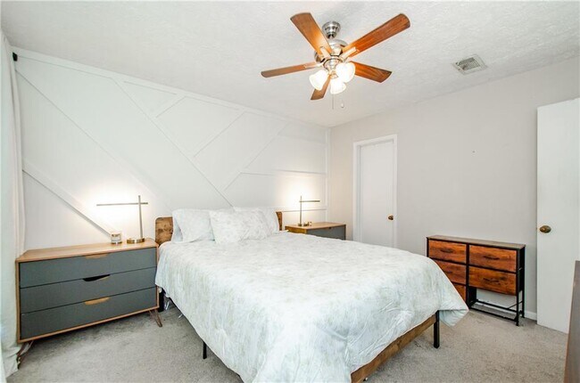 Building Photo - 5157 Roswell Rd NE